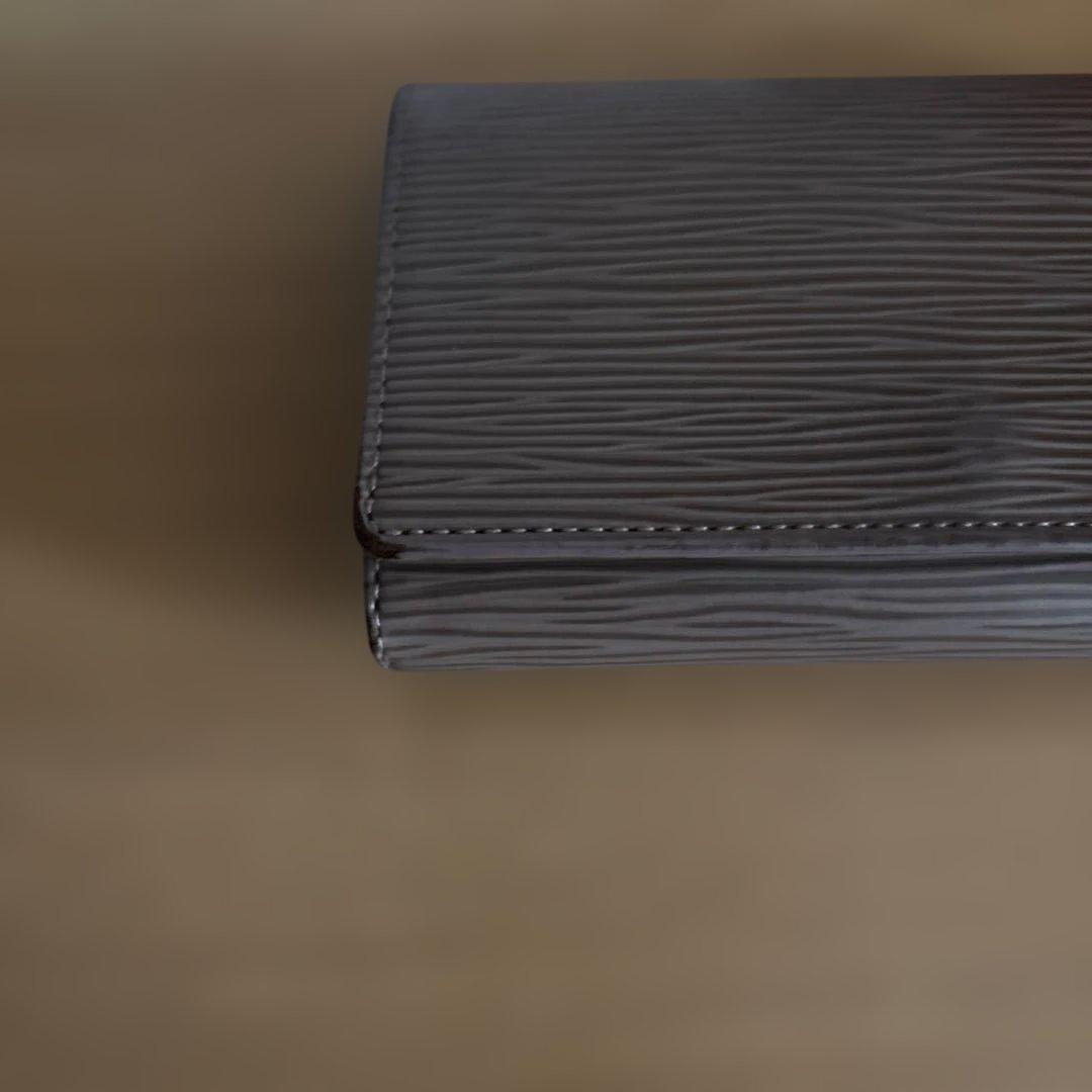 ルイヴィトンLouis Vuitton エピレザー 二つ折り財布 グレーペッパー