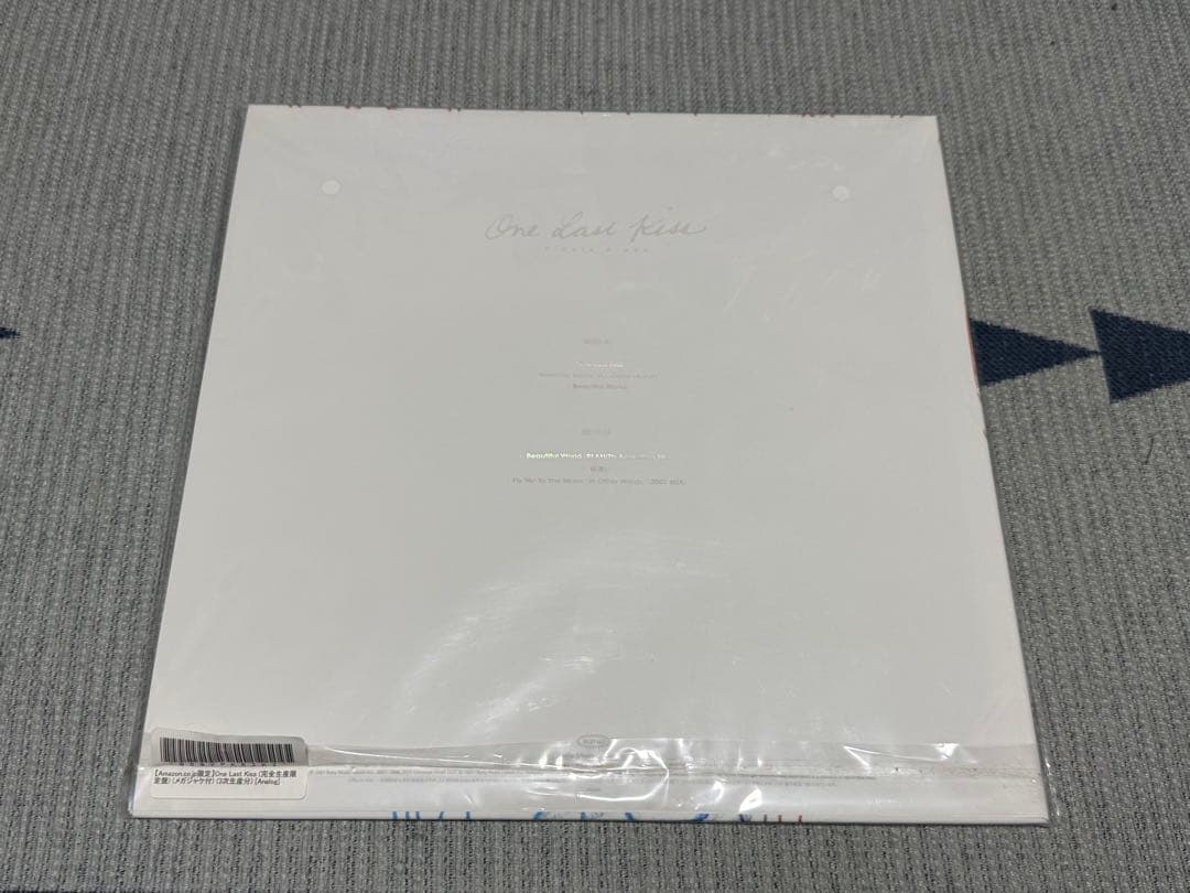 Amazon 限定特典付き One Last Kiss レコード盤　メガジャケ
