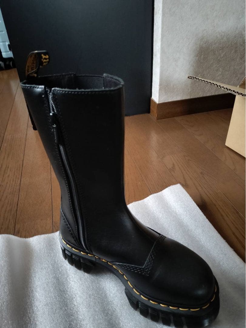 Dr. Martens ブラック厚底ブーツ