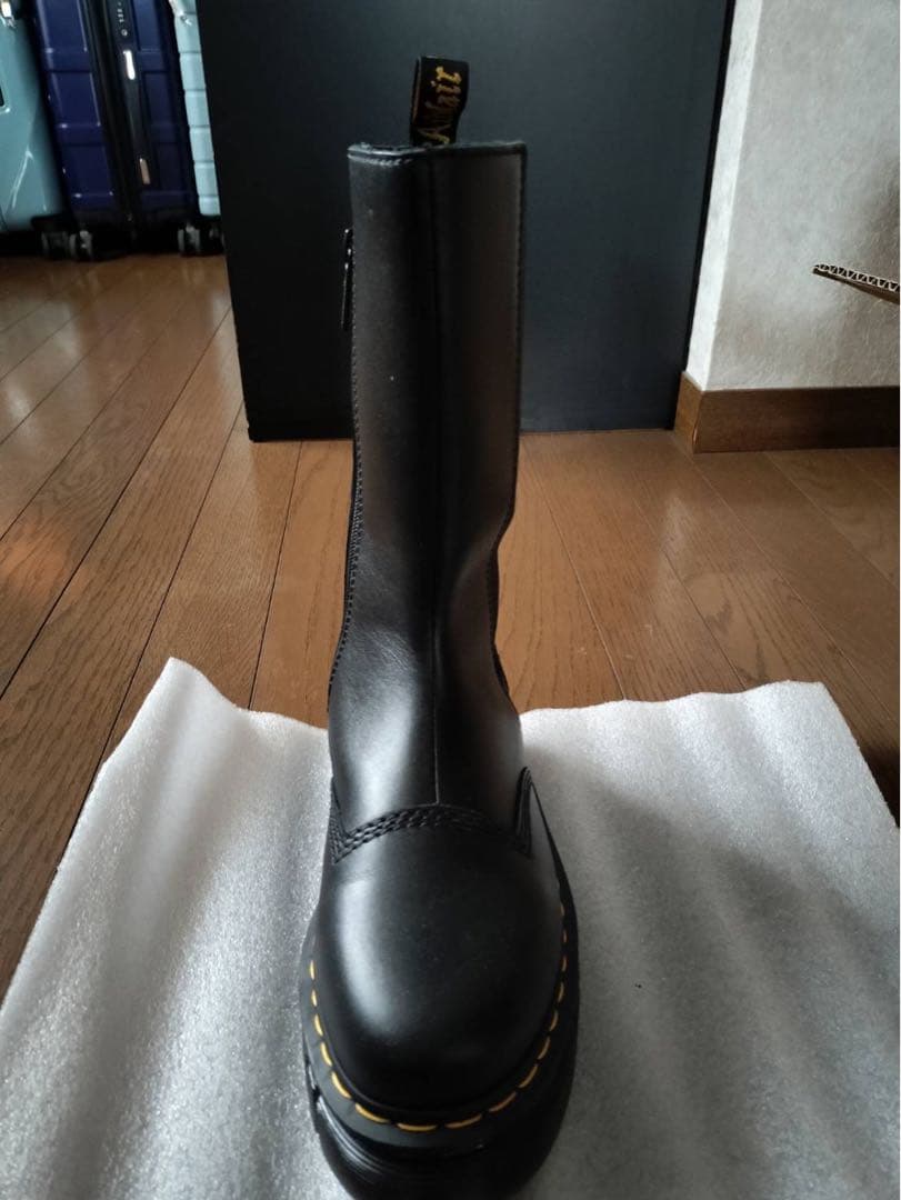 Dr. Martens ブラック厚底ブーツ