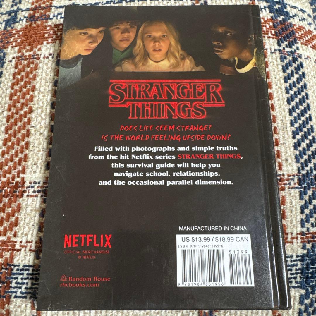 STRANGER THINGS ストレンジャーシングス 洋書 ガイドブック