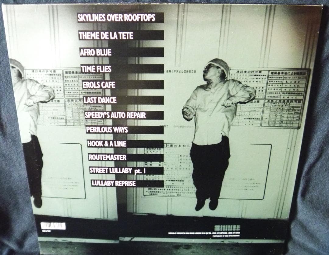 未使用 Two Banks Of Four - City Watching