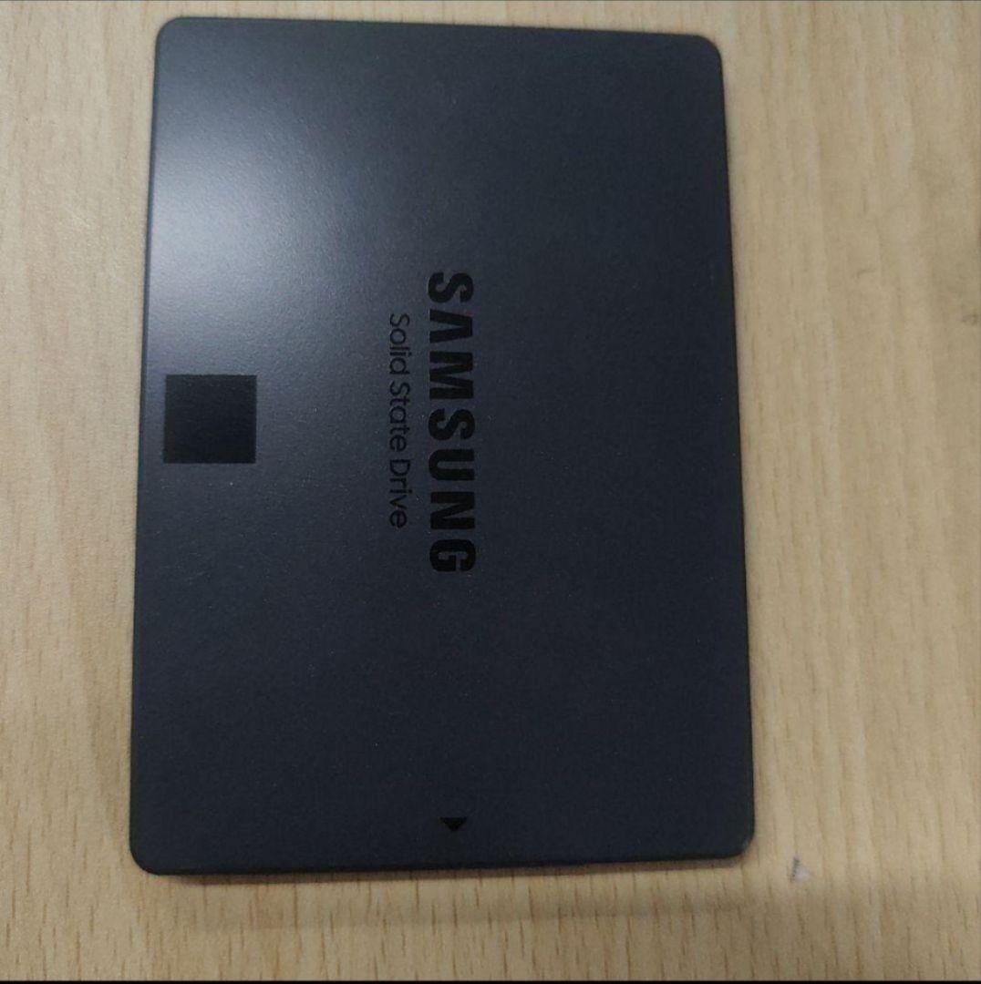 Samsung SATA 1000GB 2.5インチ SSD