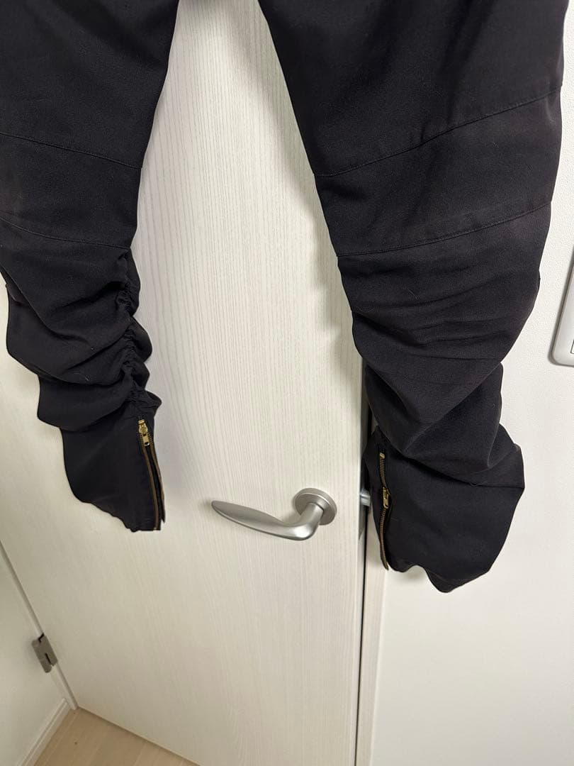 Russeluno 黒 ロゴ入り スリムフィットパンツ