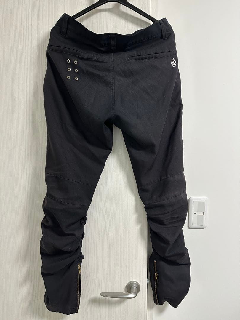 Russeluno 黒 ロゴ入り スリムフィットパンツ