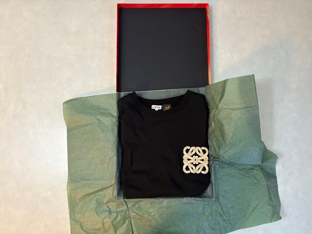 【限定デザイン箱付】LOEWEロゴブラックTシャツ　レディースXS