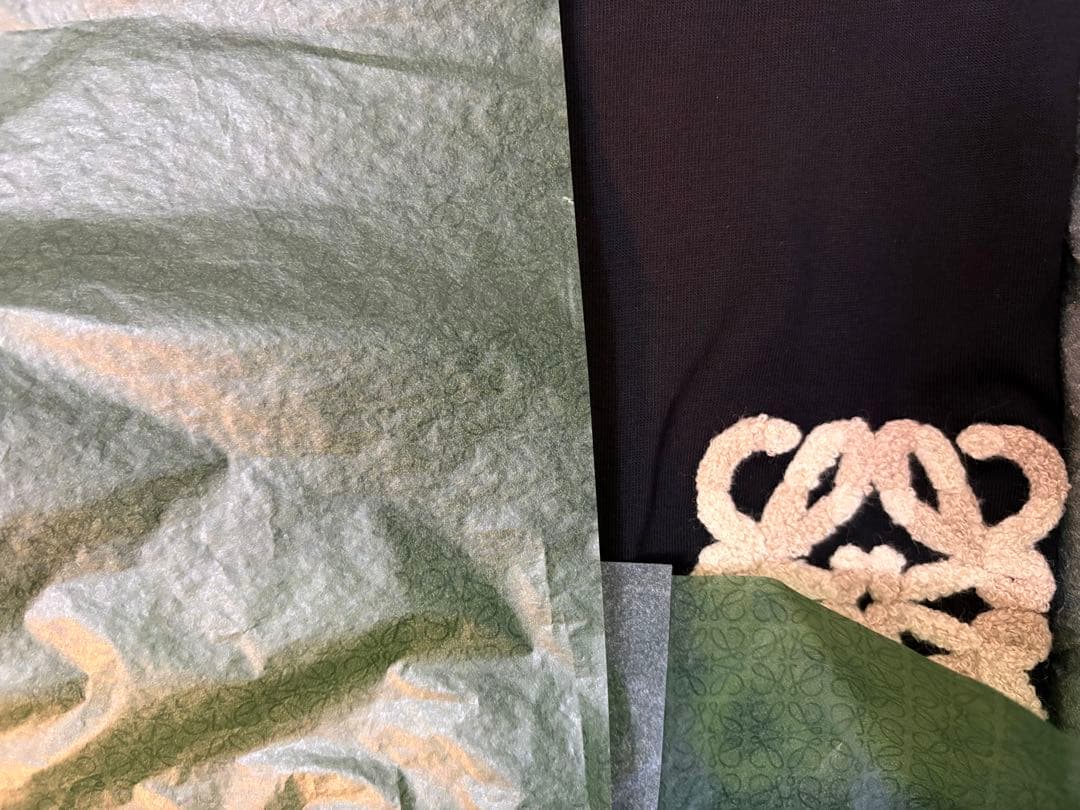 【限定デザイン箱付】LOEWEロゴブラックTシャツ　レディースXS