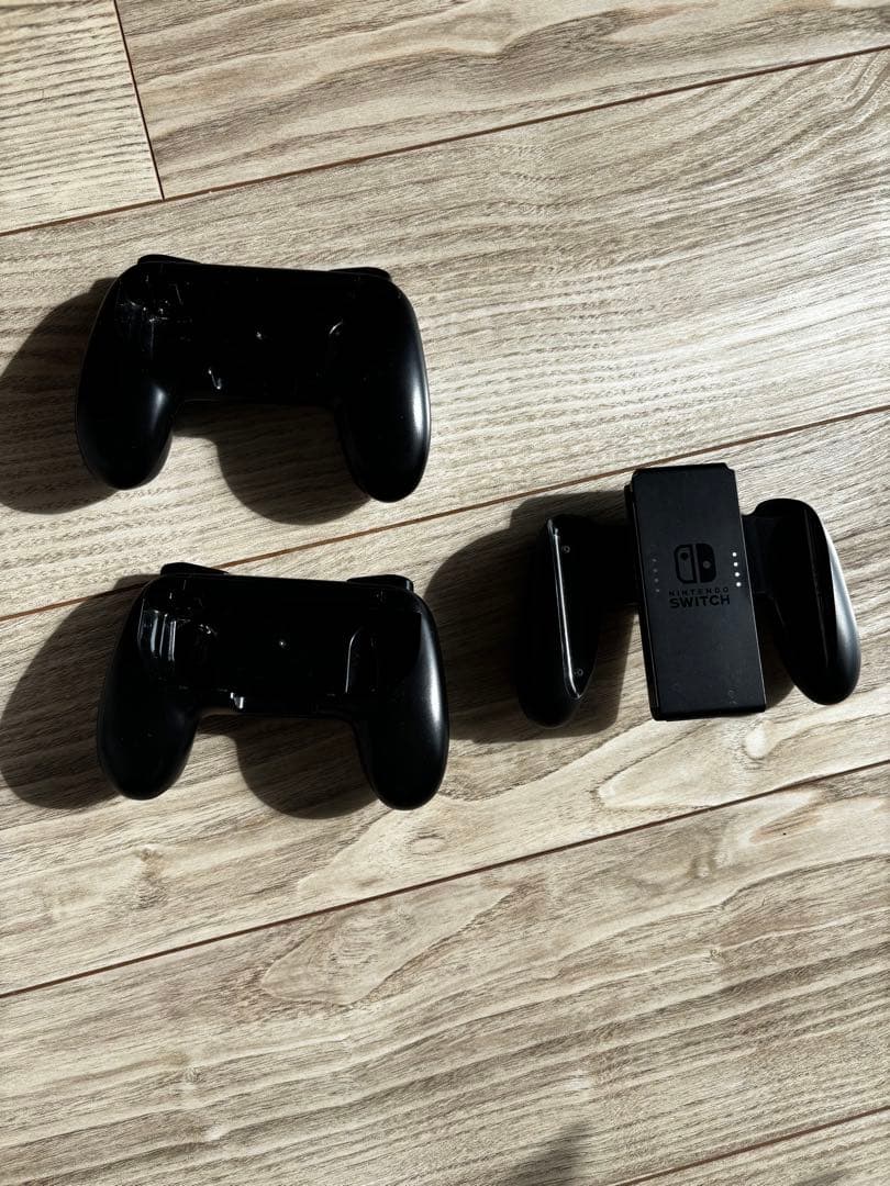 Nintendo Switch本体完品+ジョイコングリップ2個+ケースセット
