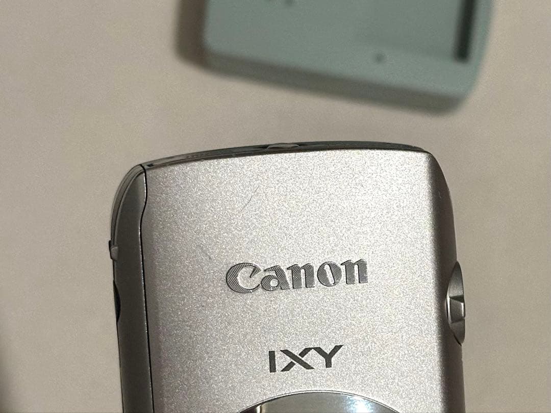 Canon IXY 10S シルバー デジタルカメラ 充電器 バッテリー