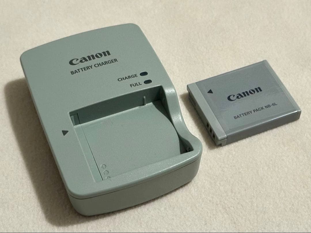 Canon IXY 10S シルバー デジタルカメラ 充電器 バッテリー