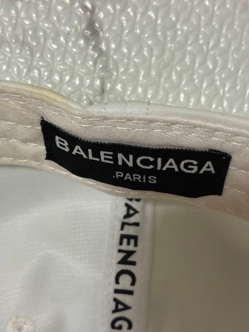 ★BALENCIAGA ホワイトキャップビッグロゴ金刺繍