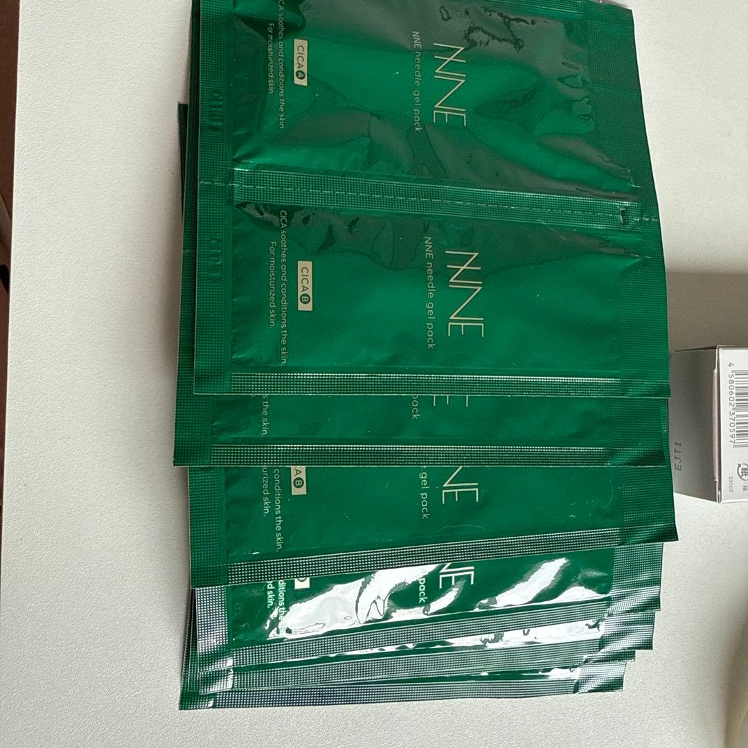 【新品未使用】NNEニードル炭酸パック 黒・緑 各７セット