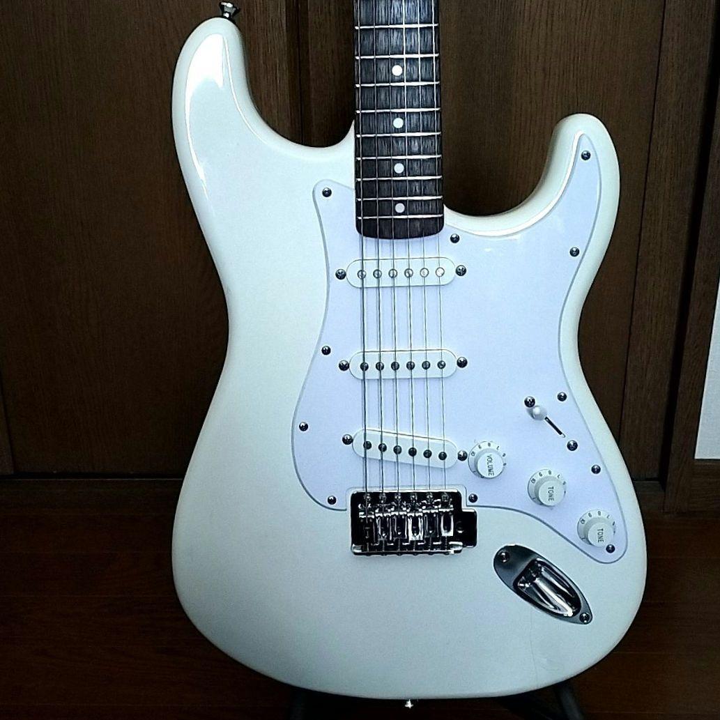 Squier by Fender Stratocaster　 ホワイト