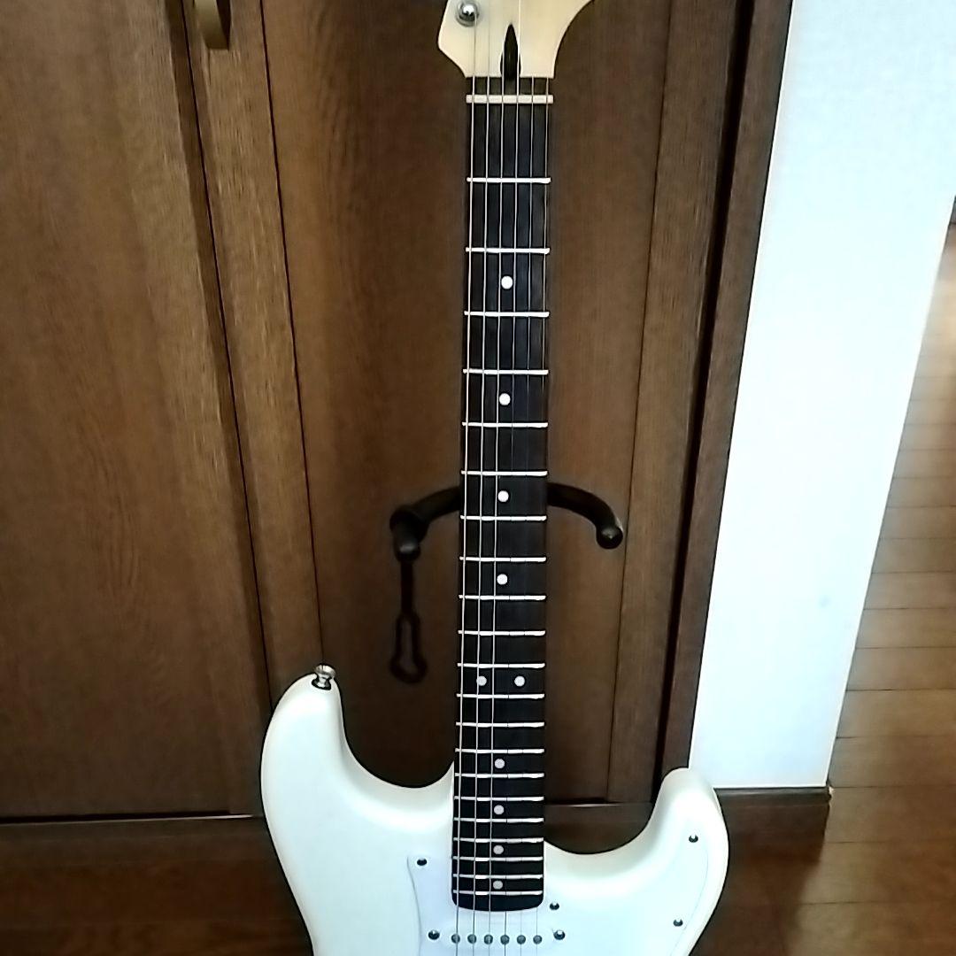 Squier by Fender Stratocaster　 ホワイト