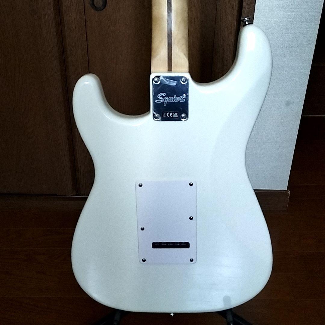 Squier by Fender Stratocaster　 ホワイト