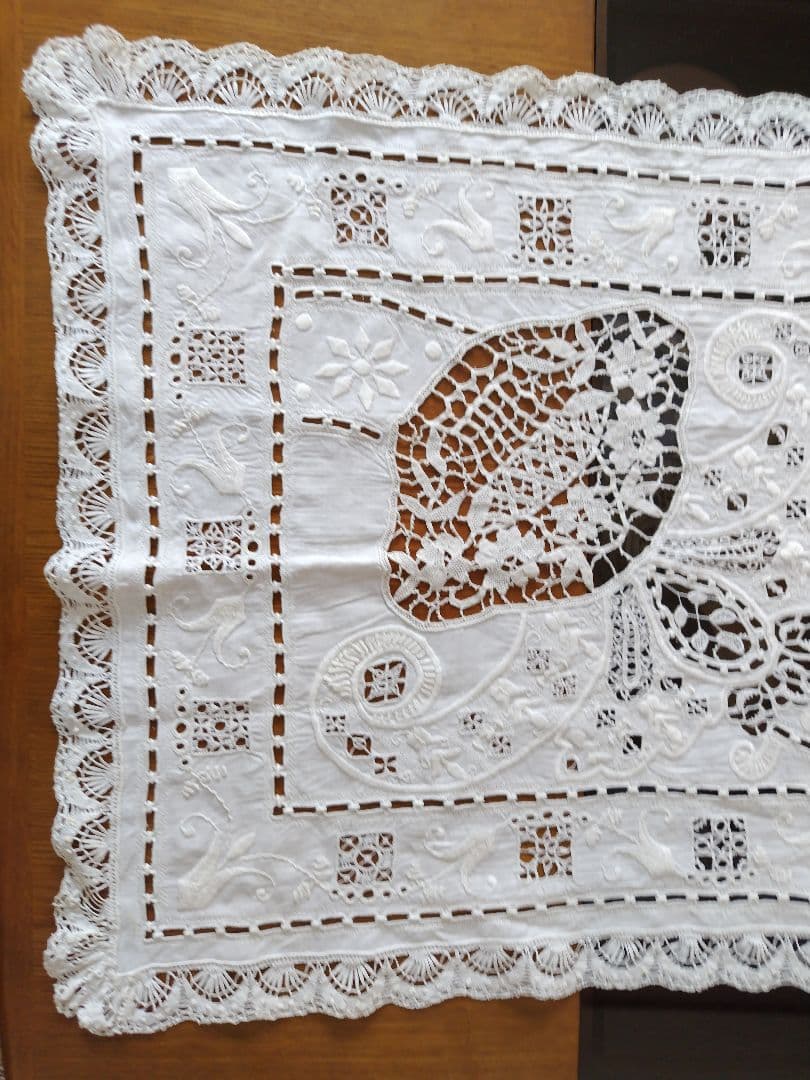 刺繍入りカットワ−クレース テーブルランナー 花柄 ホワイトビンテージ