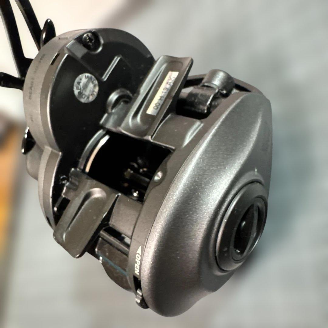 \"仝\"アブガルシア レボビースト40-HS 右巻 美品