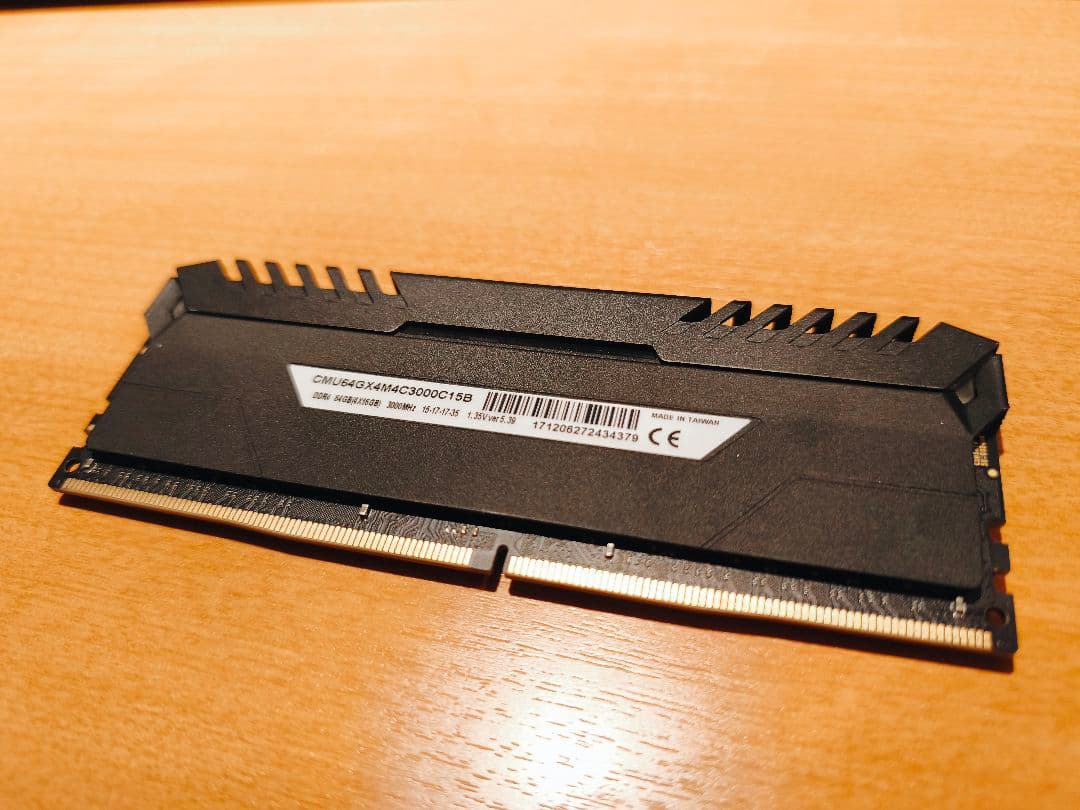 メモリ DDR4 3000MHz 16GB (16GB x 1枚)
