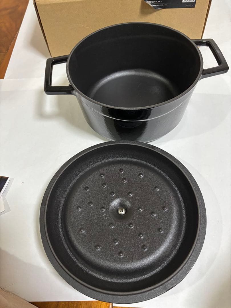 LAVA ラウンドキャセロール 20cm