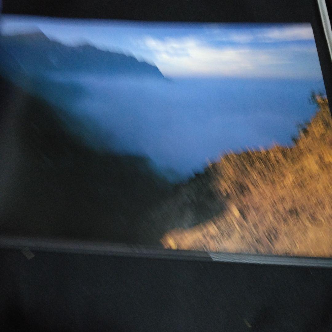 大型本！　現代山岳写真家代表作集　山　光と影　　定価１７０００円　山と渓谷社