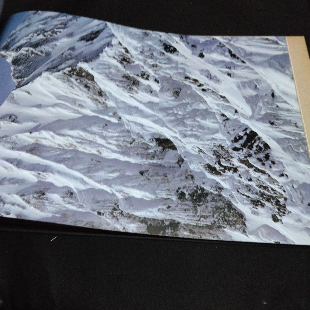 大型本！　現代山岳写真家代表作集　山　光と影　　定価１７０００円　山と渓谷社