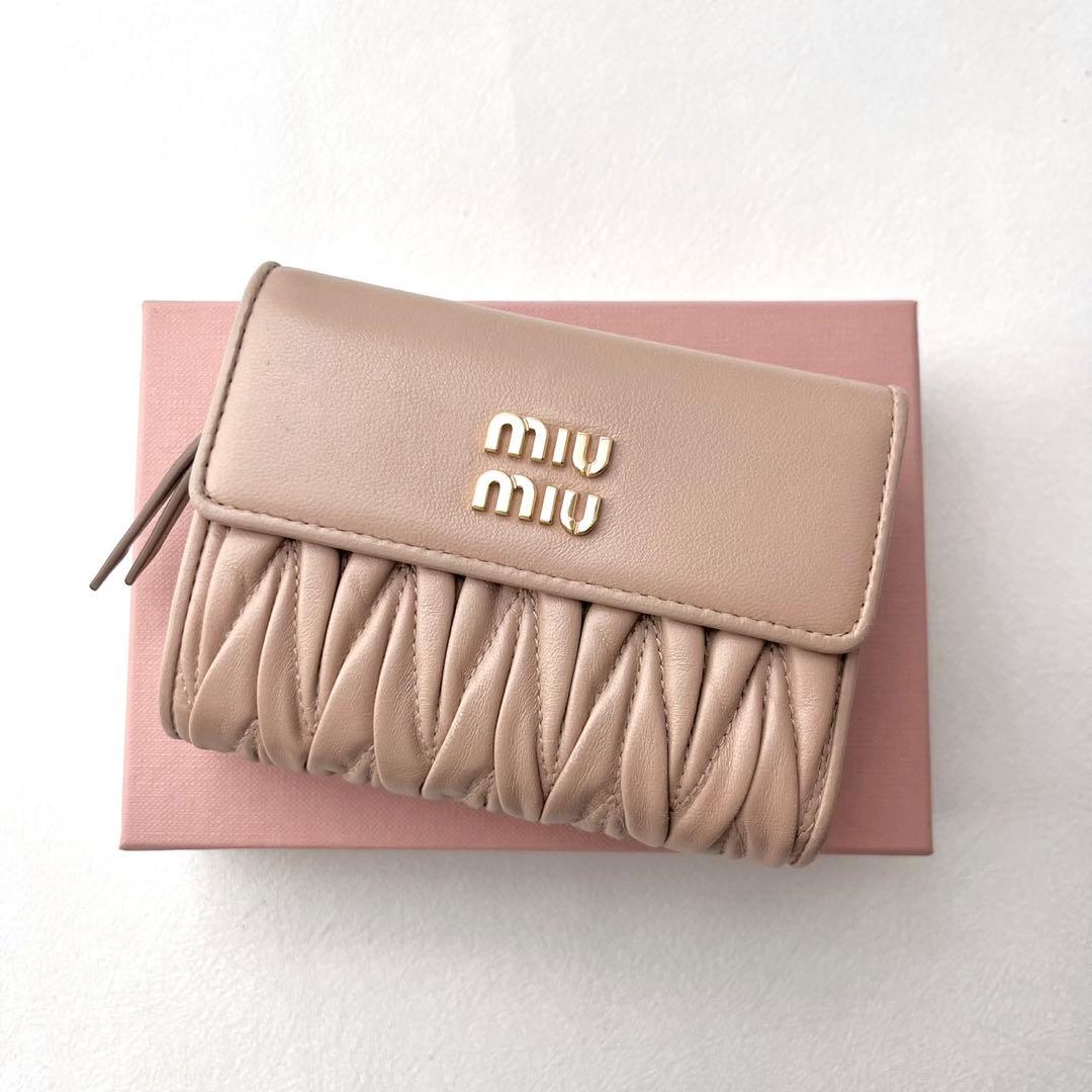 美品 現行 miu miu ミュウミュウ マテラッセ 三つ折り財布 箱付