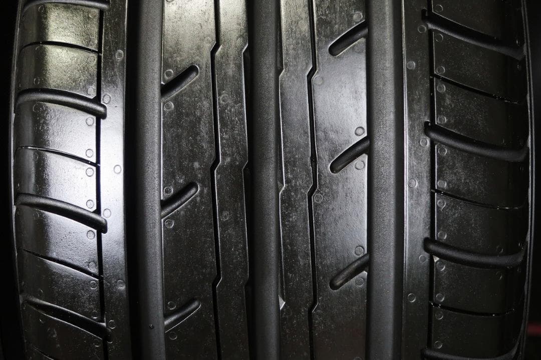 イボ付き 23~24年製 215/60R16 ヨコハマ ブルーアース ES32