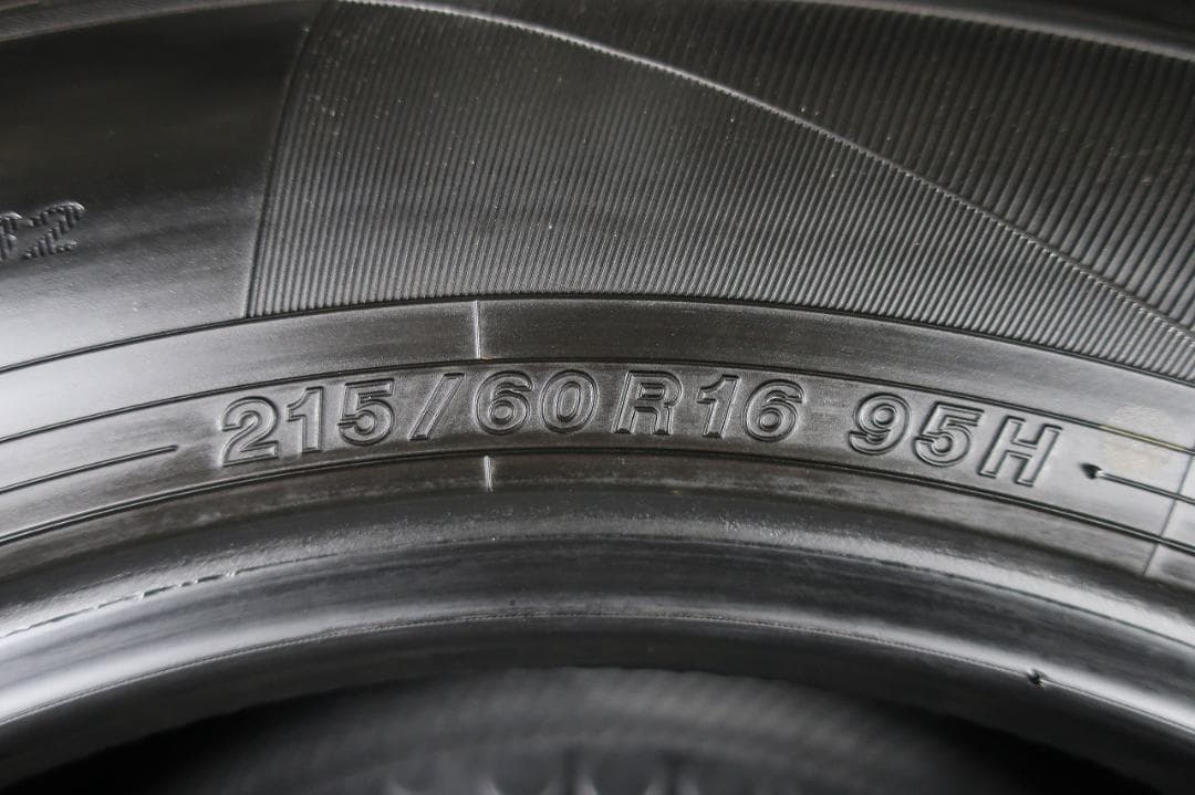 イボ付き 23~24年製 215/60R16 ヨコハマ ブルーアース ES32