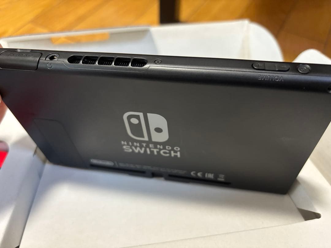 Nintendo Switch 本体 本体カバー付
