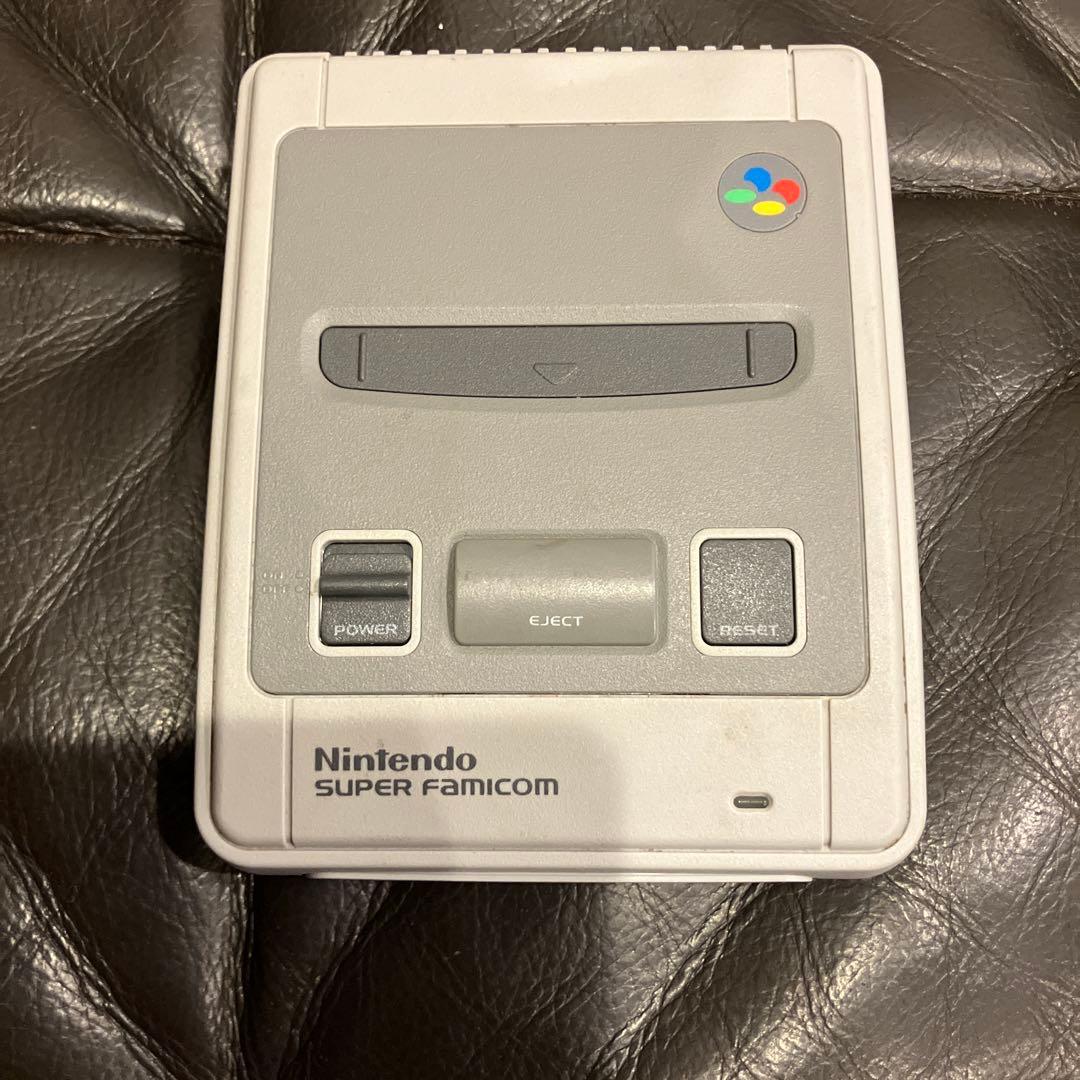 クラシックミニ、スーパーファミコン 本体とコントローラー