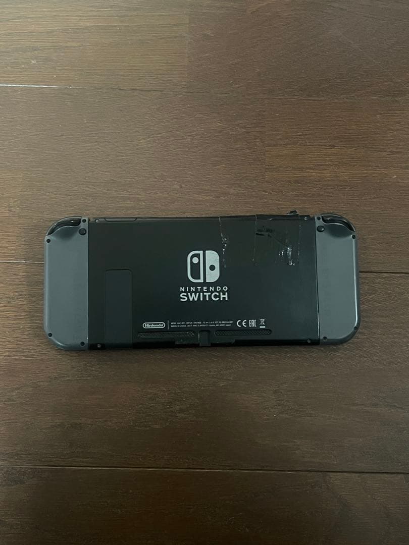Nintendo Switch 本体と無線コントローラー