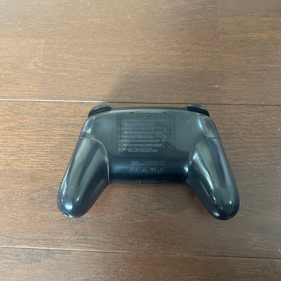 Nintendo Switch 本体と無線コントローラー