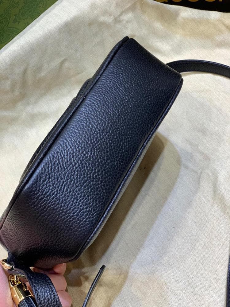 GUＣＣI ブラック レザー ショルダーバッグ