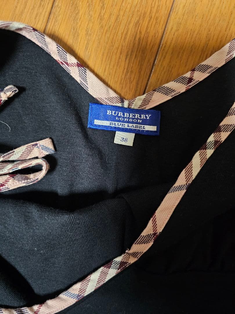 Burberry 黒色 キャミソール 38