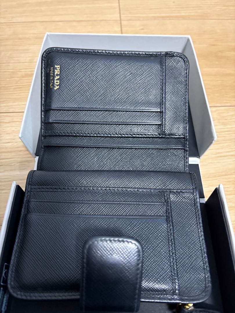 正規品　PRADA プラダ　財布　サフィアーノ　２つ折り