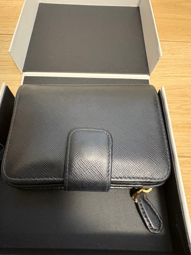 正規品　PRADA プラダ　財布　サフィアーノ　２つ折り