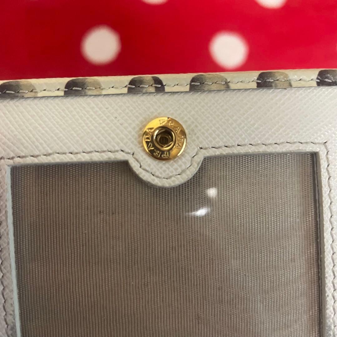 PRADA リップスティックデザイン 二つ折り財布