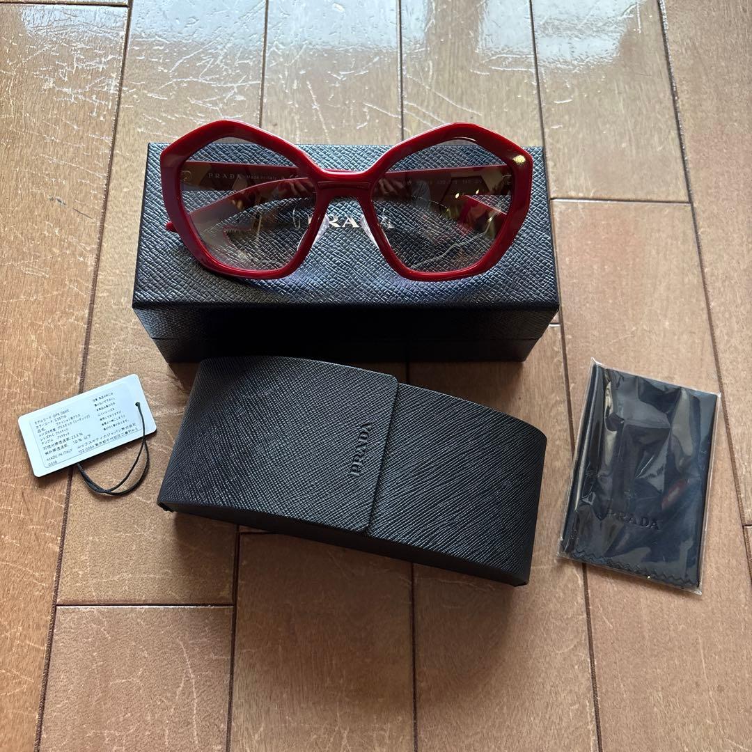 PRADA 赤 サングラス