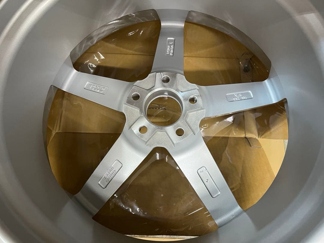 4本価格　新品　19インチ シルバー スポーク　8.5J +40 114.3