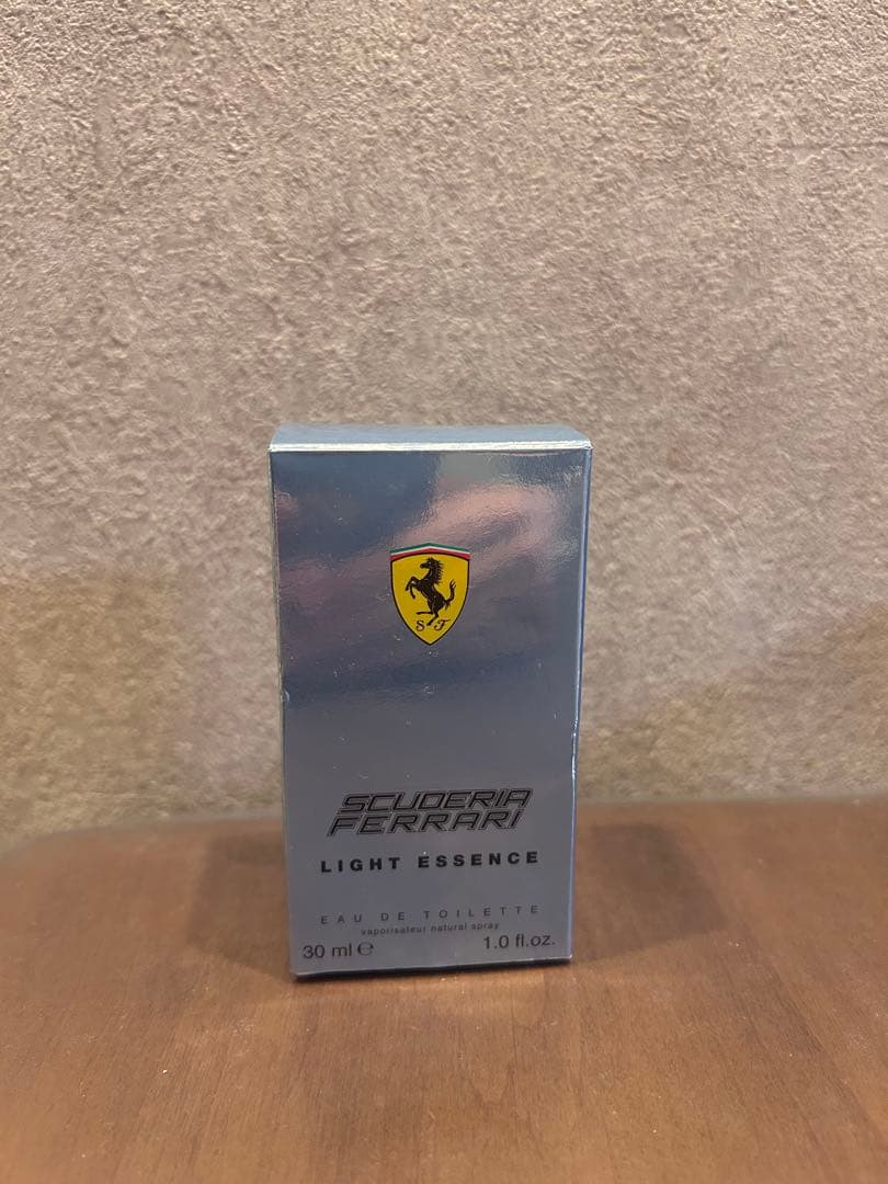 Ferrari Light Essence 30ml オードトワレ