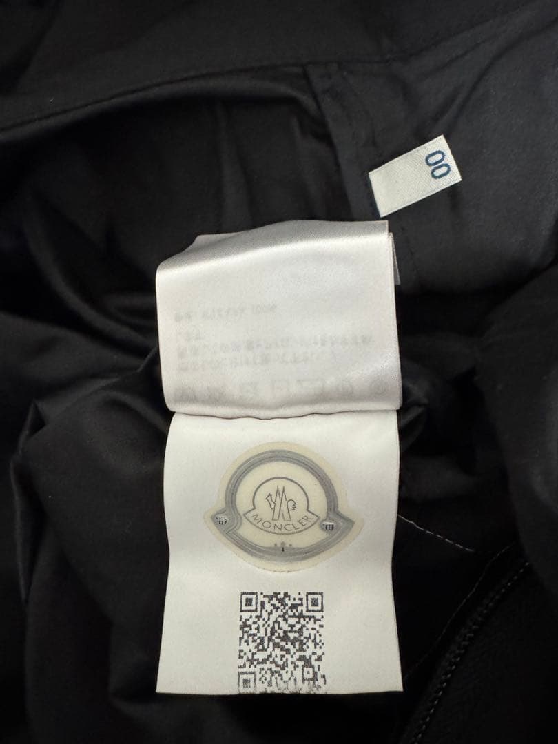 MONCLER ブラック ジャケット フード付き『セール限定品』