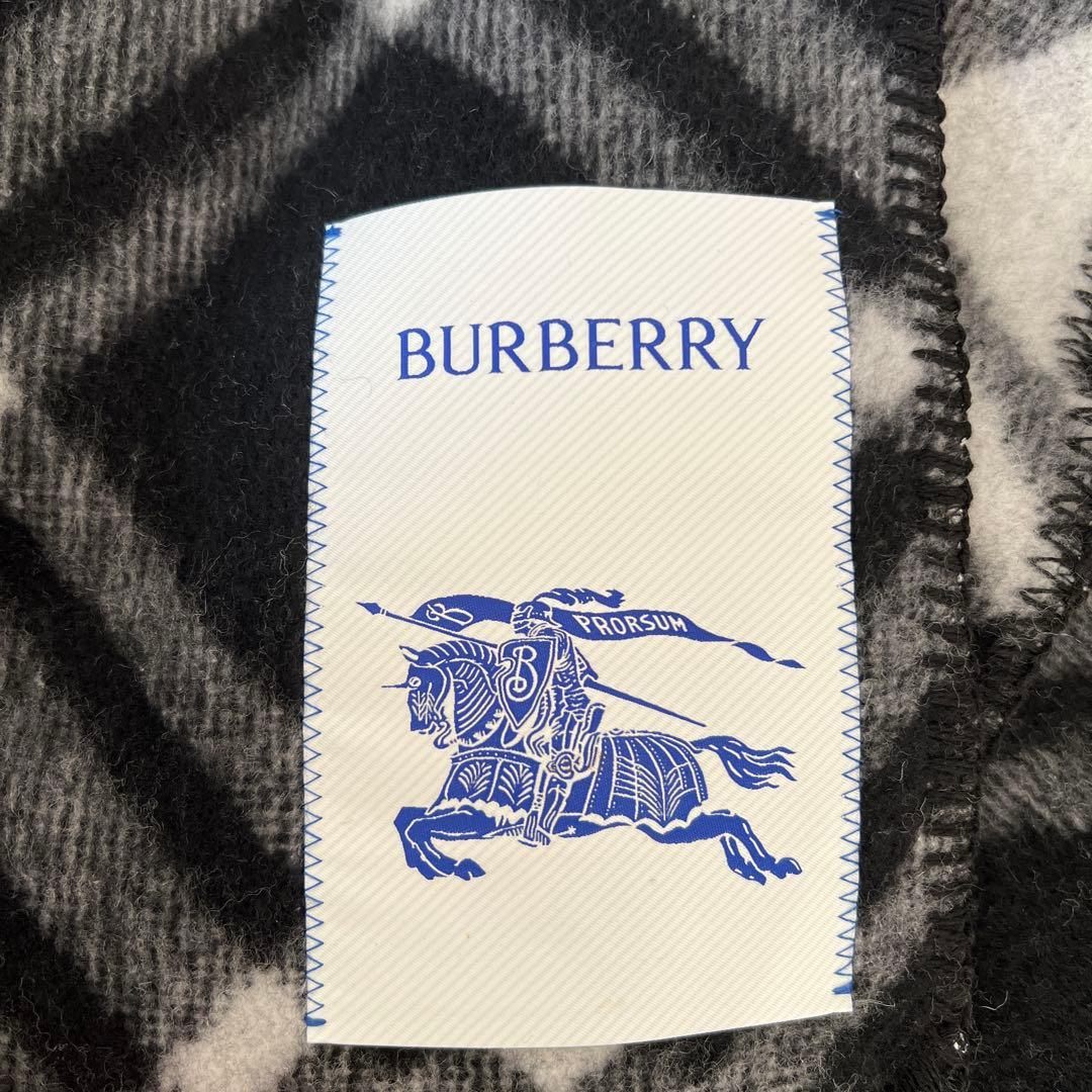土日限定値下げ　BURBERRY チェック柄マフラー ブラック/ホワイト