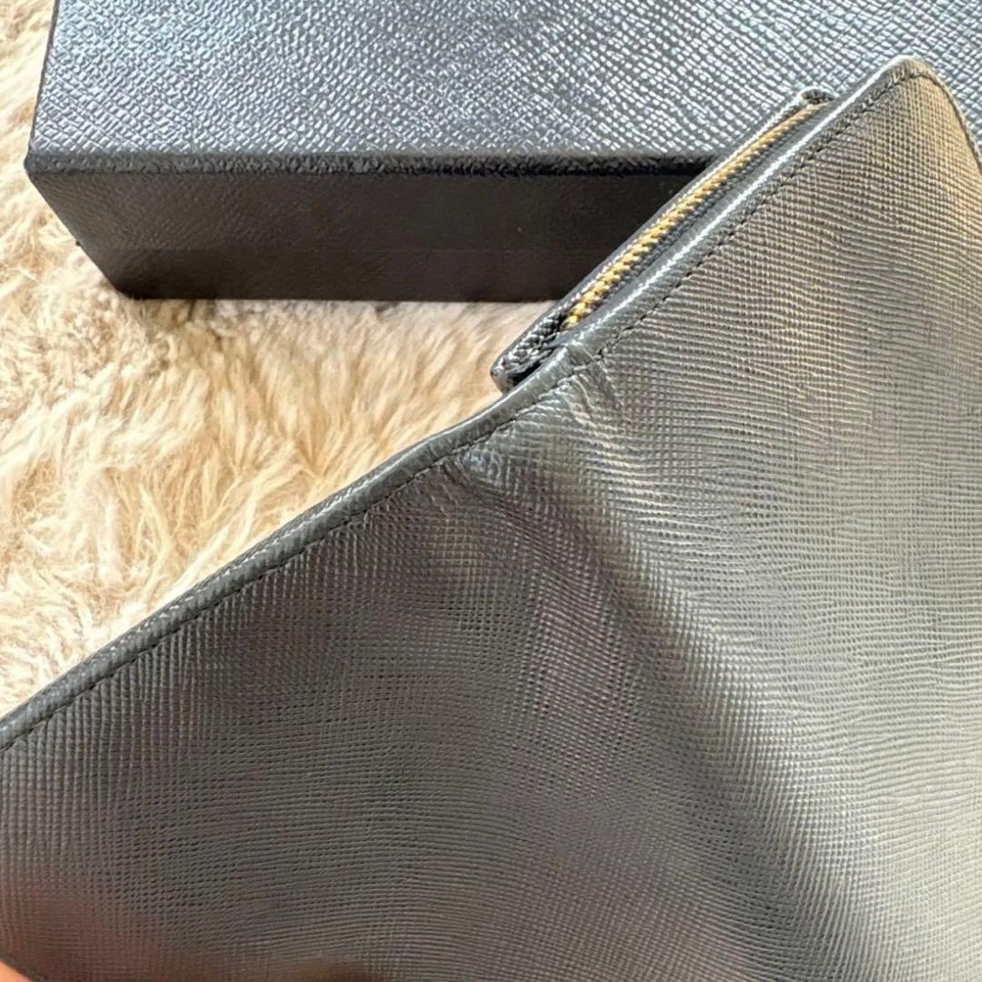 PRADA プラダ サフィアーノレザー 黒 二つ折財布 L字ファスナー