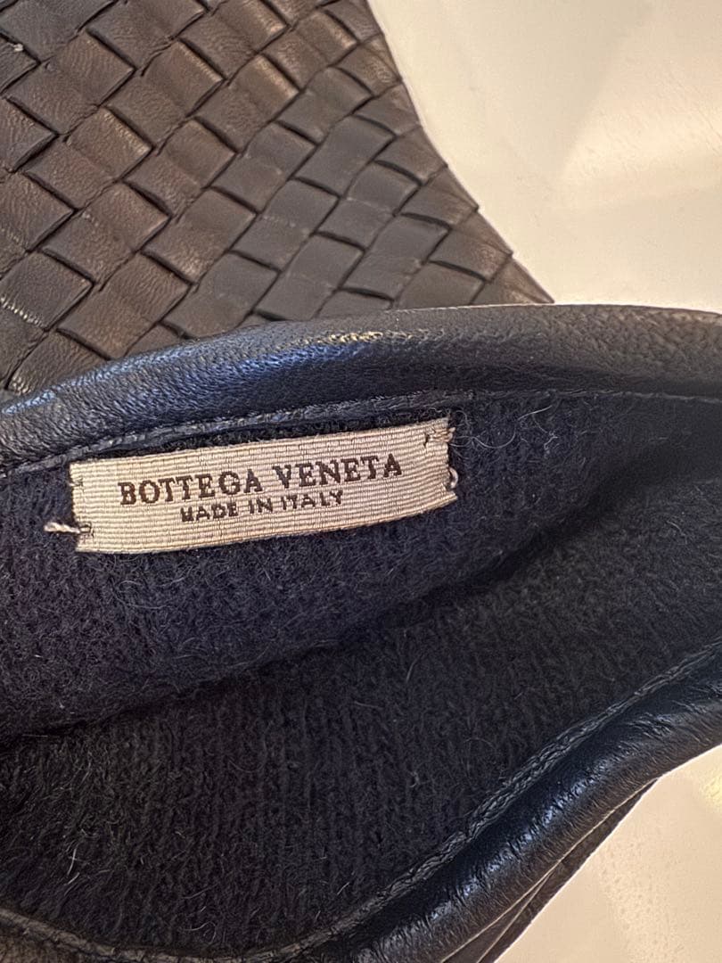 【BOTTEGA VENETA】イントレチャート レザーグローブ ブラック