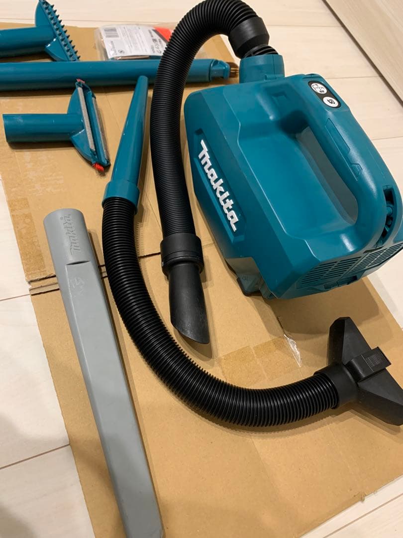 大幅お値下げ マキタ 充電式掃除機 小型 中古品