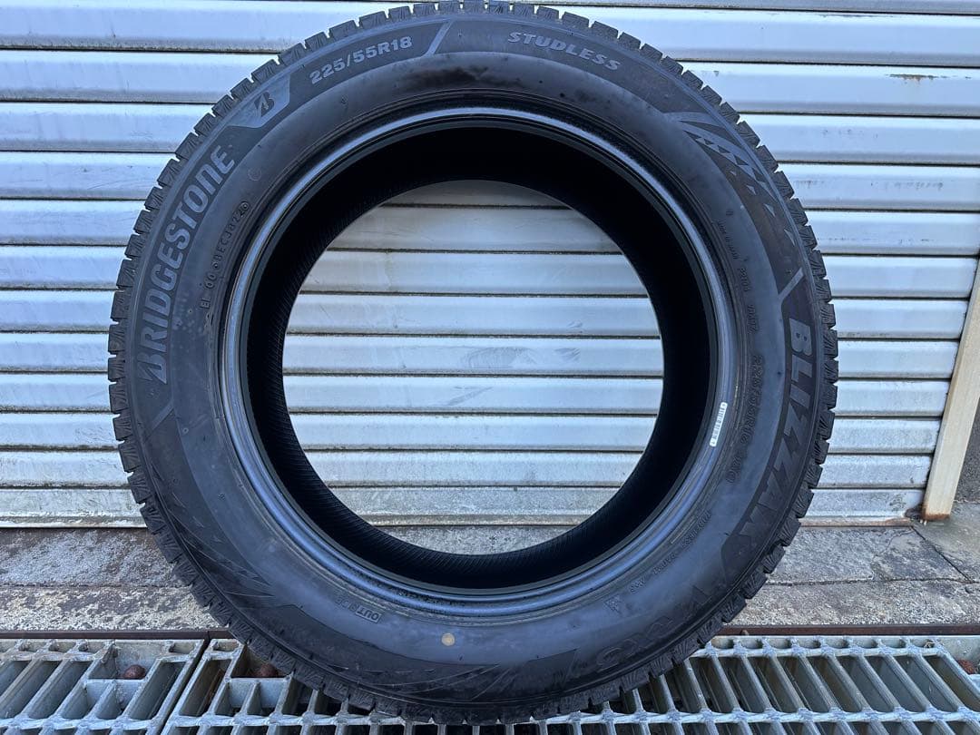 ブリヂストン VRX3 スタッドレスタイヤ 225/55R18 ×1本