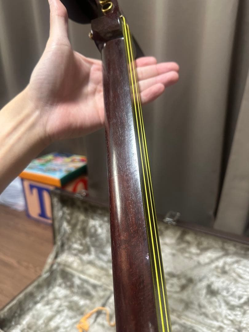 本日限定値下　高級津軽三味線(紅木製、金細、綾杉胴、両面犬皮破れ無)付属品セット