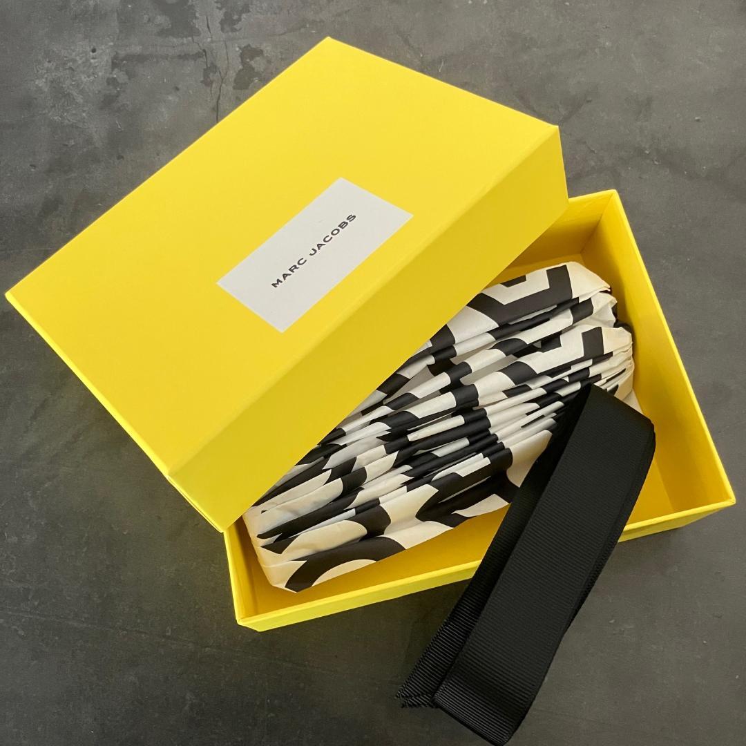 ☆未使用　MARC JACOBS マークジェイコブス　財布　二つ折り　バイカラー