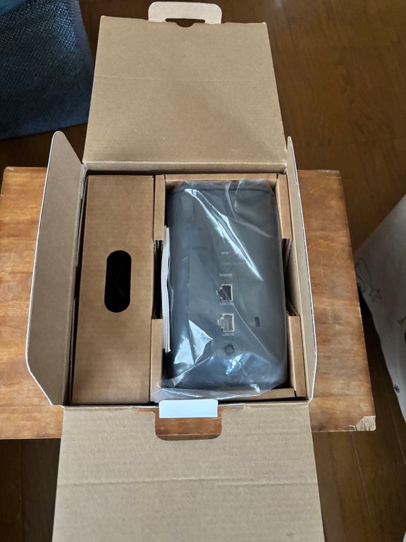 【美品】docomo  5G ホームルーター(HR02）