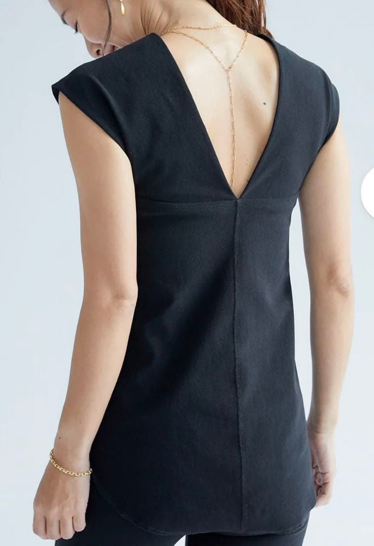 WE'RTHY 野沢和香　NEW V-NECK RIB TOP(cupin)